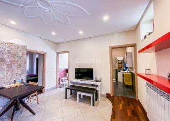 soggiorno - Appartamento Via Saverio Altamura 14, Napoli (zona Vomero) - foto 3