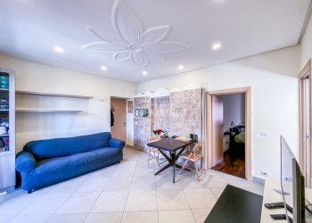 soggiorno - Appartamento Via Saverio Altamura 14, Napoli (zona Vomero) - foto 5