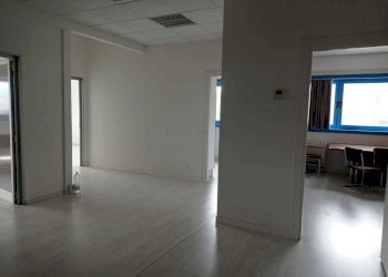 WhatsApp Image 2022-04-06 at 16.10.35.jpeg - Office Sarzana - photo 7