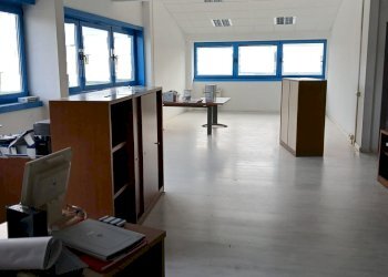 copiaWhatsApp Image 2025-10-21 at 15.11.37.jpg - Office Sarzana - photo 2