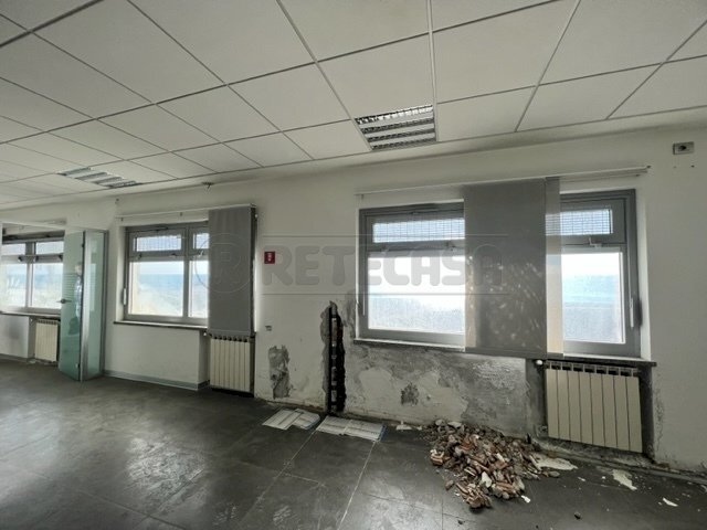 BANCA INTESA PIETRA LIGURE  (3).jpg - Townhouse Corso Italia 64, Pietra Ligure - photo 2