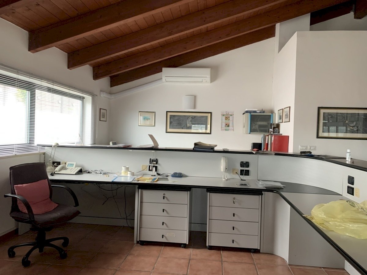 ufficio arredato 1.jpg - Office Via Esino 91/A, San Benedetto del Tronto - photo 1