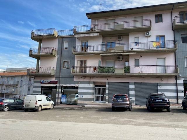 Four-room apartment Via Torre Mileto, San Nicandro Garganico - photo 1