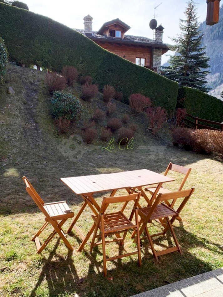 AFFITTO COURMAYEUR - ESTERNO - Four-room apartment Route de Pallusieux 13, Prè-Saint-Didier - photo 1