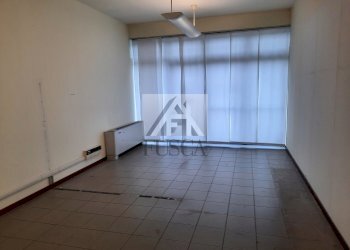 fondo-lucca-affitto_9.jpg - Commercial Premises Viale G. Puccini, Lucca - photo 8