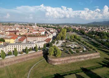 centro storico lucca.JPG - Locale Commerciale Via Beccheria 2, Lucca - foto 1
