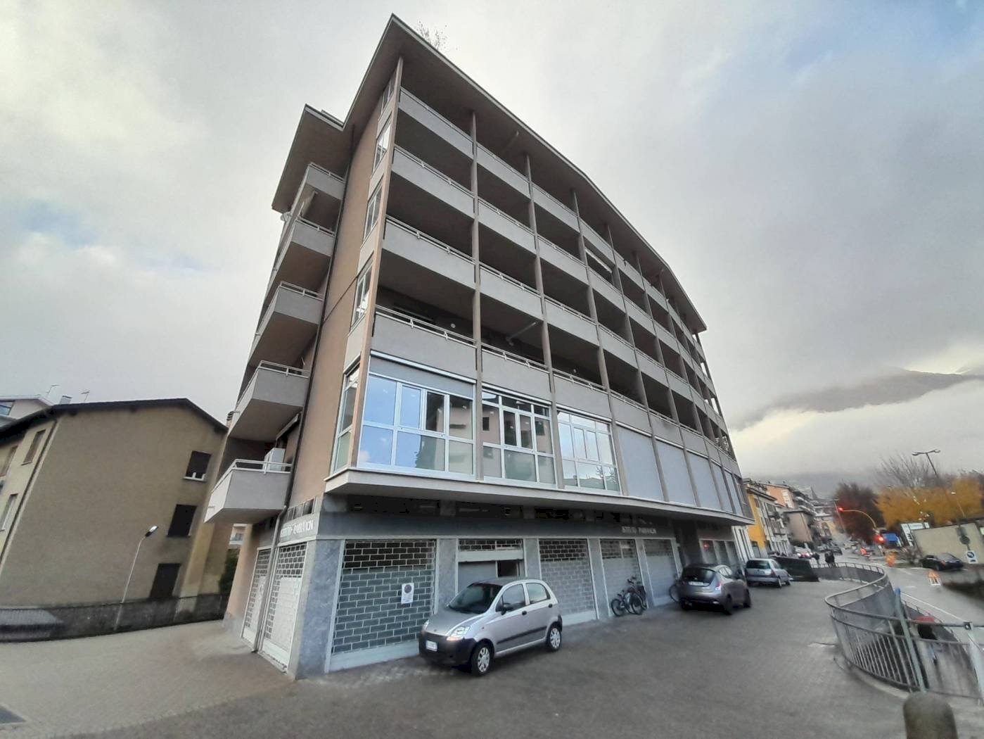 Negozio via Ezio Parolo, 40, Sondrio - foto 2