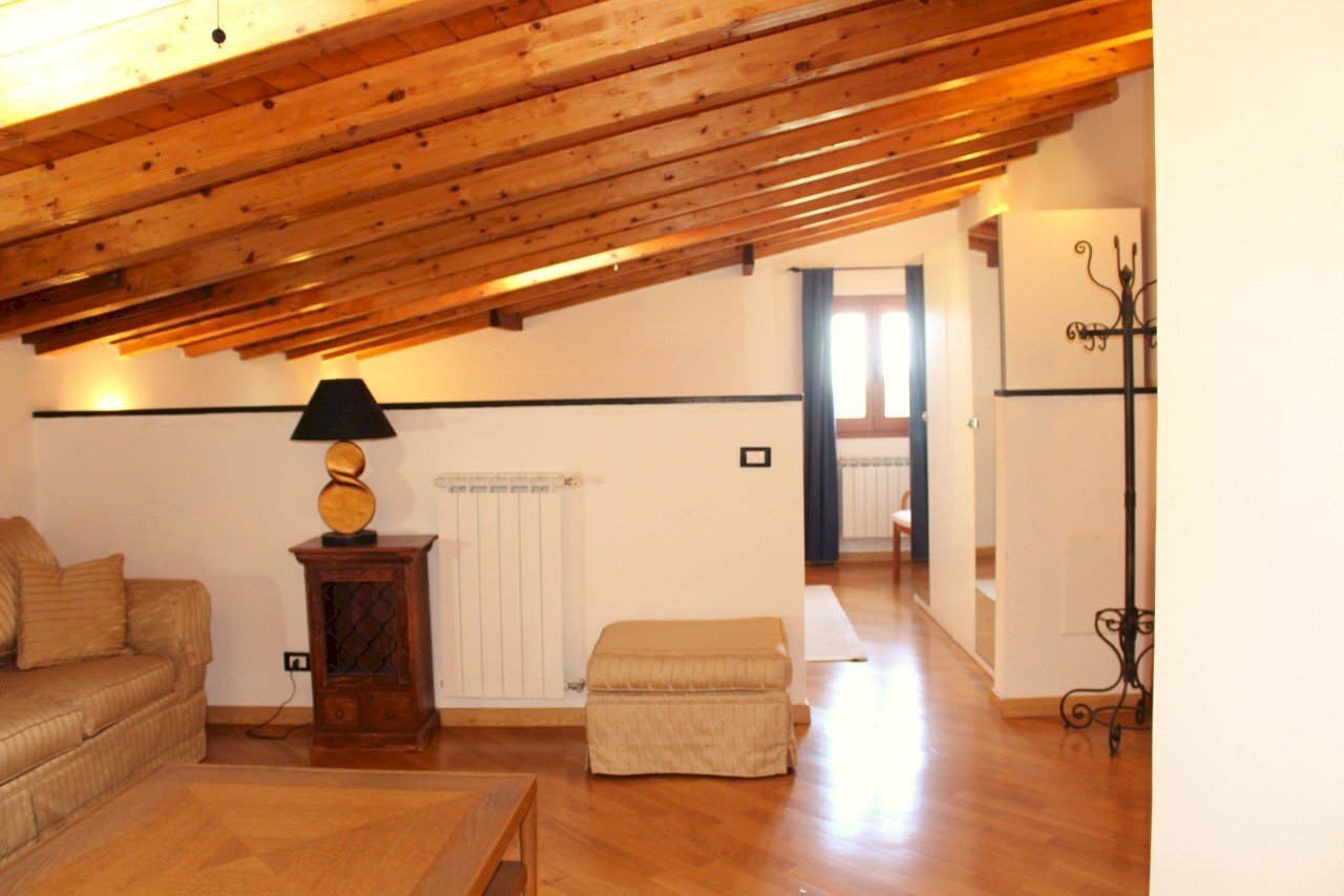 006 - Soggiorno.JPG - Three-room apartment Uscio - photo 3