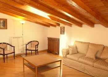 004 - Soggiorno.JPG - Three-room apartment Uscio - photo 1