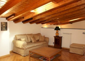 005 - Soggiorno.JPG - Three-room apartment Uscio - photo 2