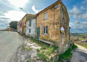 577FEE7A-5636-489D-9F67-A69EAF9F58DB.jpeg - Casa indipendente Cupramontana - foto 2