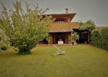 Giardino e villa lato Massa.jpg - Villa Forte dei Marmi - foto 11