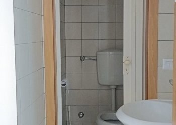 IMG20221005172015.jpg - Locale Commerciale Via dei Bizantini, Lamezia Terme - foto 4