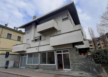 Shop Lungomallero Luigi Cadorna, 33, Sondrio - photo 1