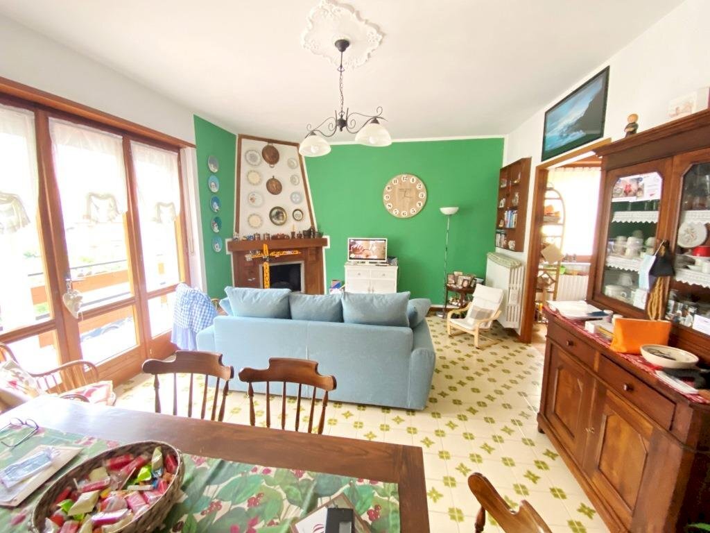 soggiorno - Apartment in Villa Frazione Mentoulles, 37, Fenestrelle - photo 2