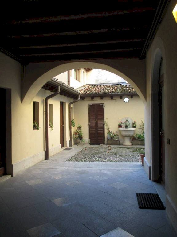 Cortile interno - Two-room apartment via San Francesco d'Assisi, Brescia (neighborhood Centro Storico) - photo 3
