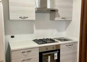 cucina - Bilocale via San Francesco d'Assisi, Brescia (zona Centro Storico) - foto 2