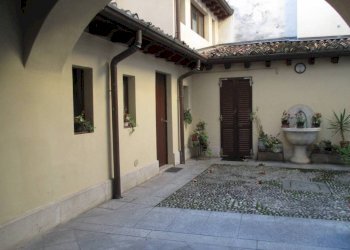 Cortile interno - Two-room apartment via San Francesco d'Assisi, Brescia (neighborhood Centro Storico) - photo 8