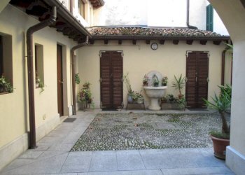 Cortile interno - Two-room apartment via San Francesco d'Assisi, Brescia (neighborhood Centro Storico) - photo 12
