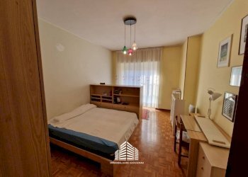 Camera da letto - Non-buildable land via Crimea, 32, Bra - photo 11