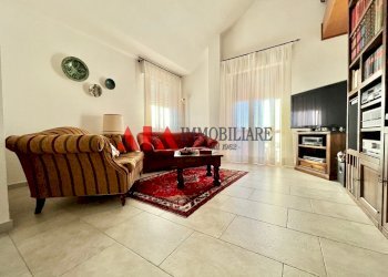 Salone - Attico Via Vittorio Veneto, Pontedera - foto 4