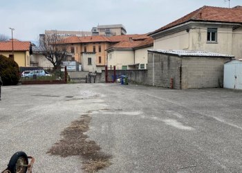 Esterno proprieta - Capannone Como - foto 5