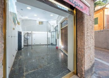 Vetrina - Negozio via Tomaso Ponsello, 2r, Genova (zona Bolzaneto) - foto 4