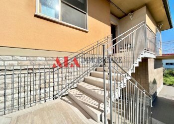 Scala esterna - Villa Via del Popolo, Pontedera - foto 3