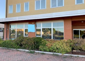 fronte - Locale Commerciale via Ugo Lambertini, 1, Imola - foto 7