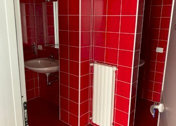 bagno - Locale Commerciale via Ugo Lambertini, 1, Imola - foto 5