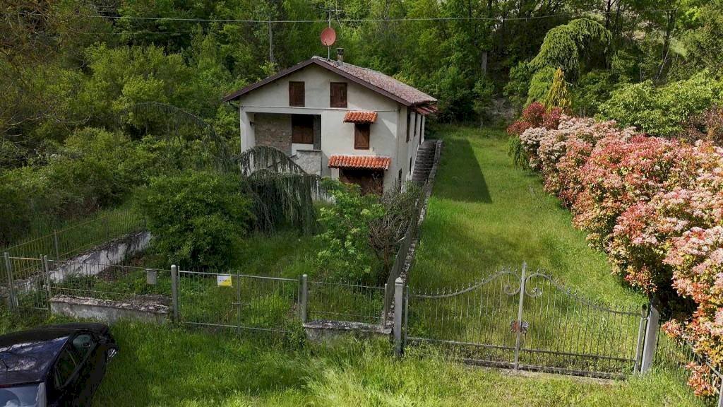VILLETTA CON GIARDINO BOSCHI E TERRENO - Villa San Sebastiano Curone - foto 1