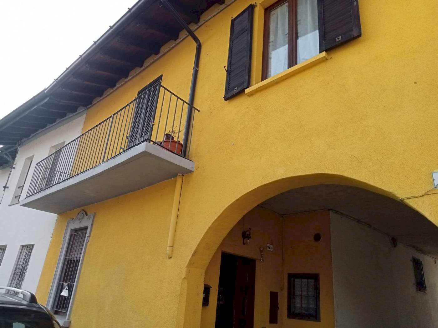 facciata - Bilocale via Cesare Battisti, 2, Besozzo - foto 2