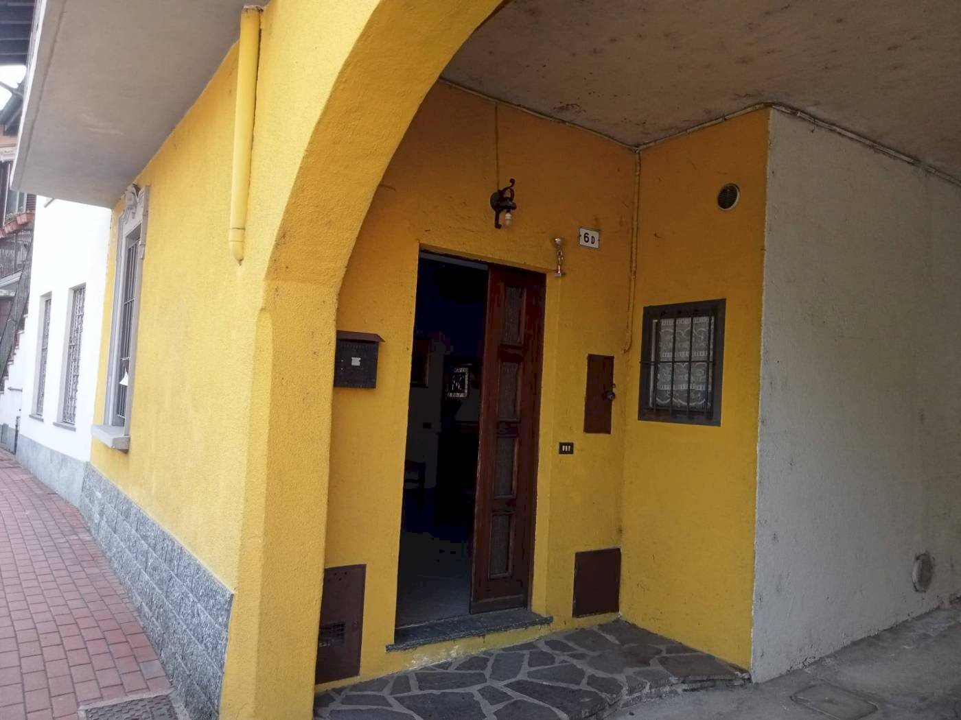 facciata - Bilocale via Cesare Battisti, 2, Besozzo - foto 3