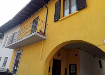 facciata - Bilocale via Cesare Battisti, 2, Besozzo - foto 2