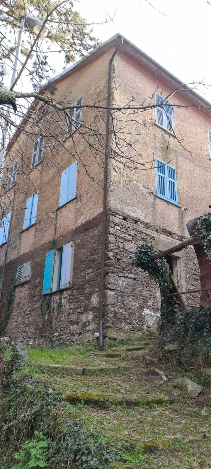Independent house Neirone - photo 1