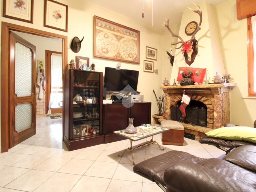 Independent house Viale Radici In Monte, Sassuolo - photo 1