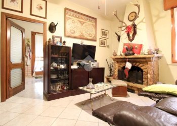 Independent house Viale Radici In Monte, Sassuolo - photo 1