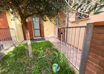 Villa a Schiera Largo delle Nazioni, Russi - foto 2