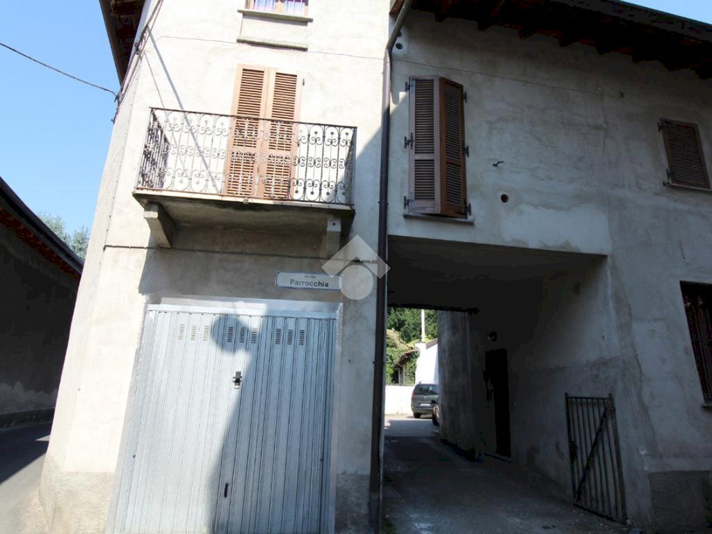 Casa semi indipendente via parrocchia, Varallo Pombia - foto 1