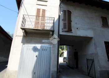 Casa semi indipendente via parrocchia, Varallo Pombia - foto 1