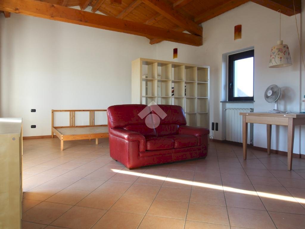 Mansarda via rocchetta, Divignano - foto 2