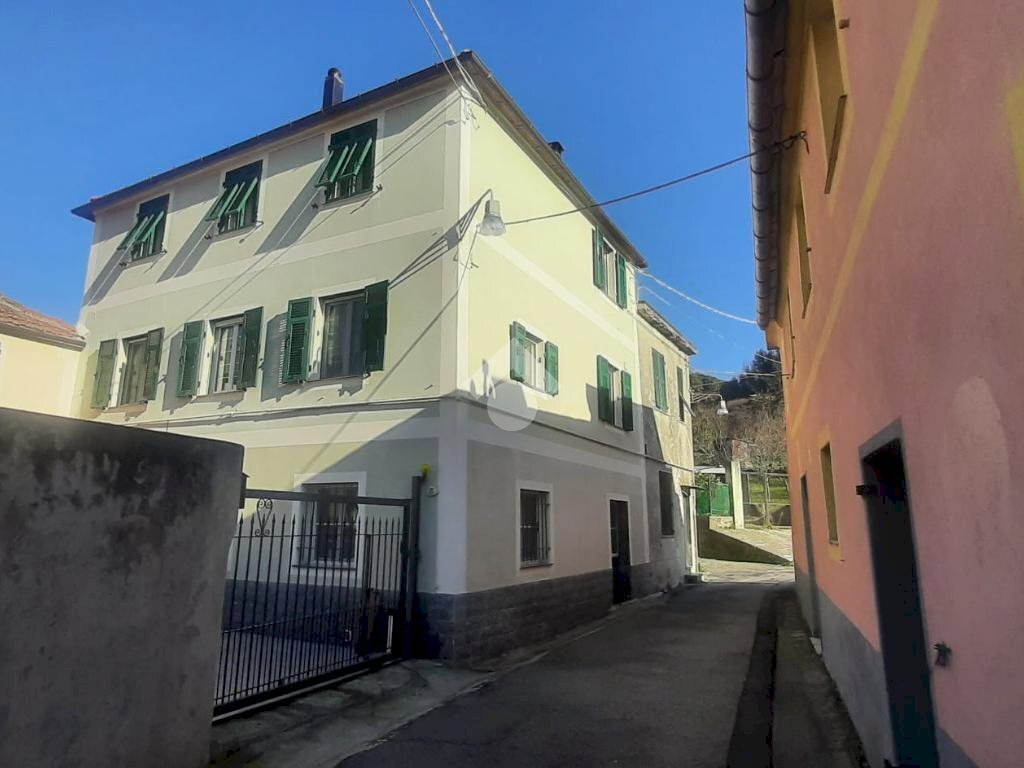 Villa a Schiera via cremeno, Genova (zona Bolzaneto) - foto 2