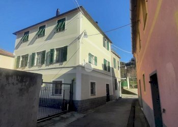 Villa a Schiera via cremeno, Genova (zona Bolzaneto) - foto 2