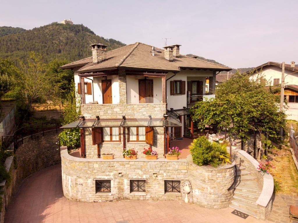 Villa Via perini, Traves - foto 1
