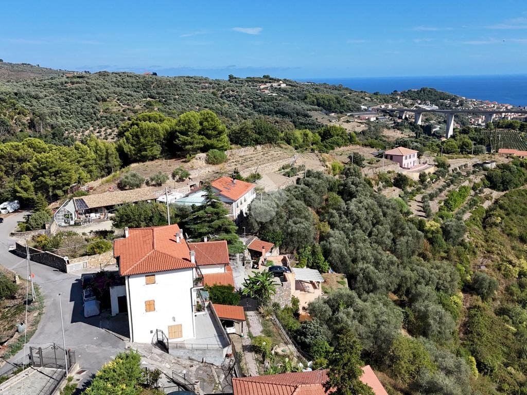 Two-room apartment Regione Avreghi, Cipressa - photo 1