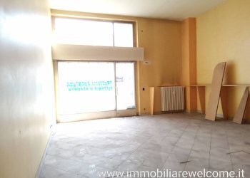 Stanza non arredata - Negozio via San Sebastiano, 77, Parabiago - foto 2