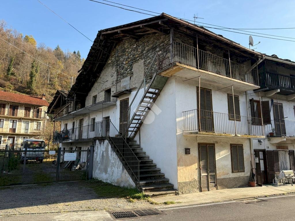Semi-detached house frazione frazione grangia, Traves - photo 1