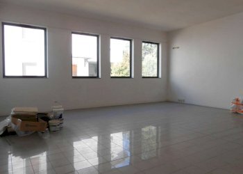 DSCN0113 - Locale Commerciale strada provinciale Strada Provinciale 415 Paullese, 19, Madignano - foto 3