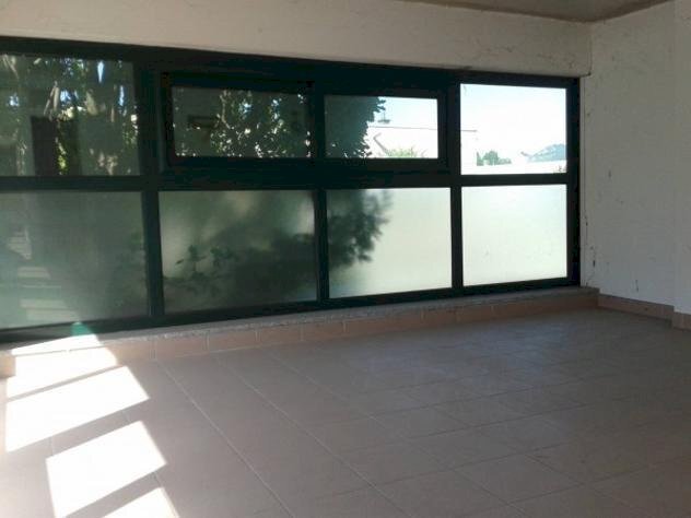 a5a938fa676ebebbec789f3e6fed5b5c.jpg - Locale Commerciale Via Stradone di Camigliano, Capannori - foto 2