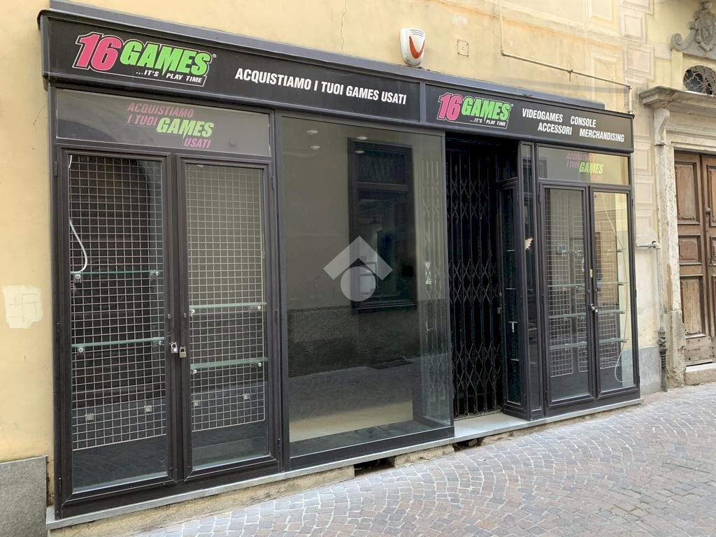 Shop Locale commerciale Via Bove, Acqui Terme - photo 1